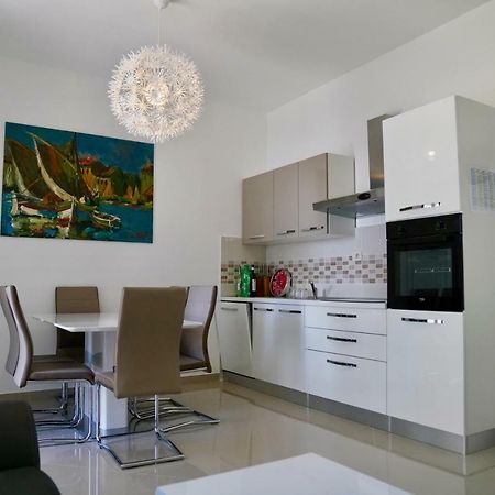 Sesar Apartments Krk - No. 1 Iva Veglia Exterior foto
